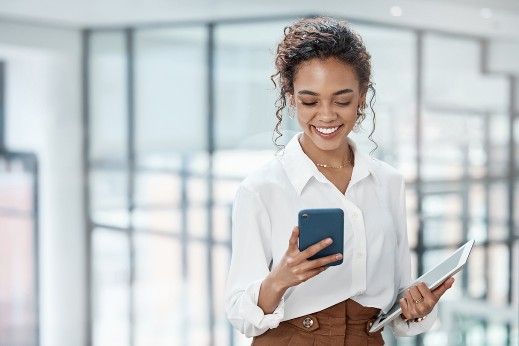 Woman using gloCOM GO on her phone